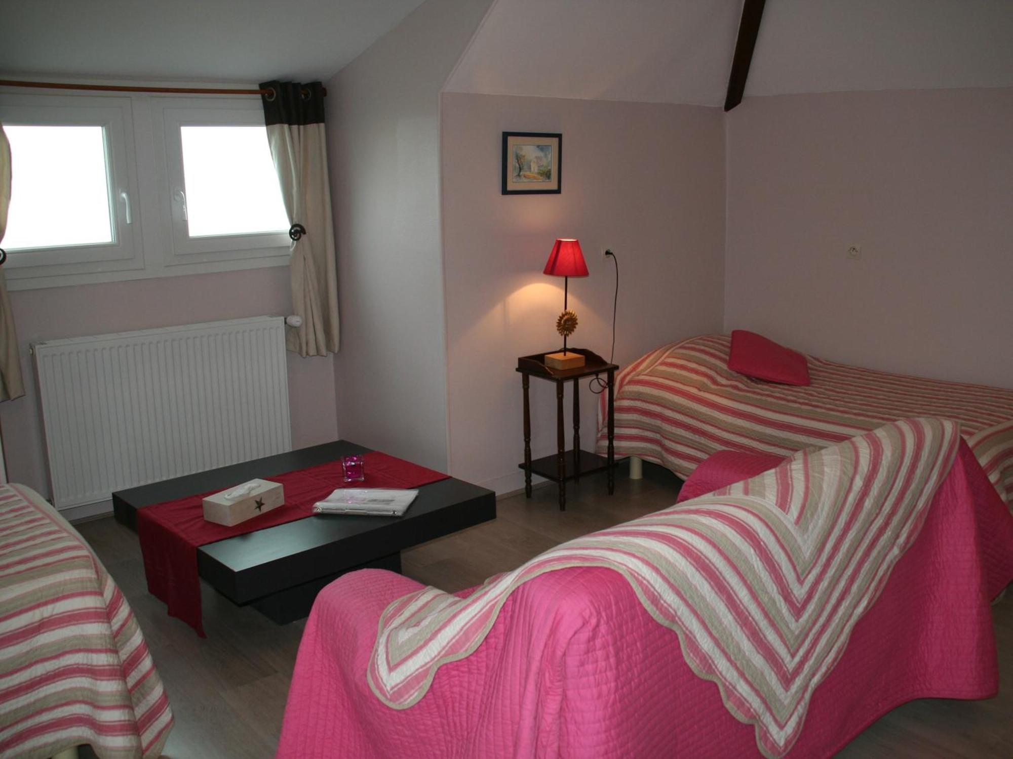 Les Marronniers Hotel Cambremer Room photo
